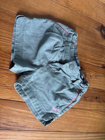 Short kaki 