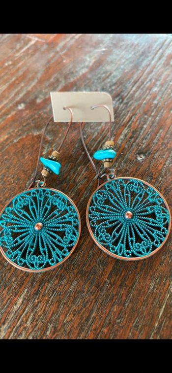Magnifique paire de boucles d’oreilles avec perles, fleurs ronds et turquoise