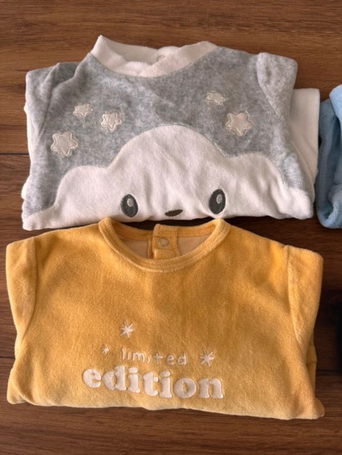 🌷Lot de 3 pyjamas mixtes en velours taille 9 mois🌷 - photo numéro 2