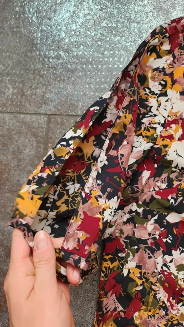 Cache cache robe 👗 fleuri taille 38
Excellent état très peu portée - photo numéro 5