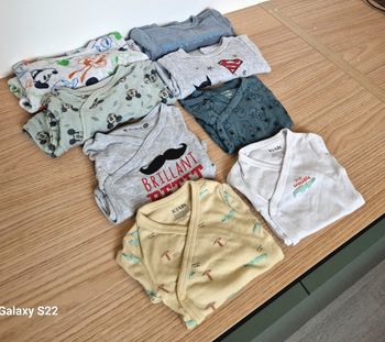 Lot de 4 pyjamas et 4 bodies ML bébé garçon 1mois Très bon état 