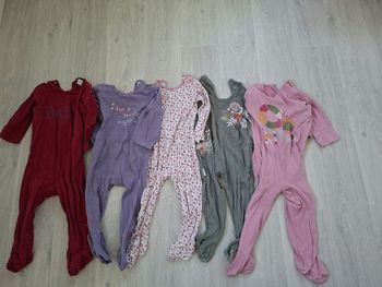 Lot 5 pyjamas 23 mois