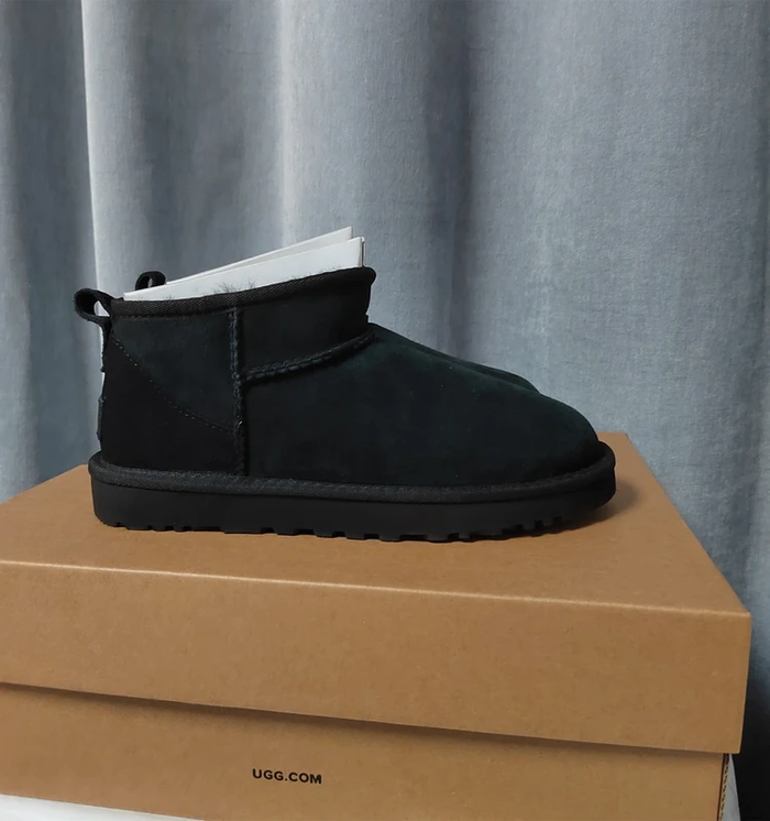 Bottes Ugg mini  taille 37