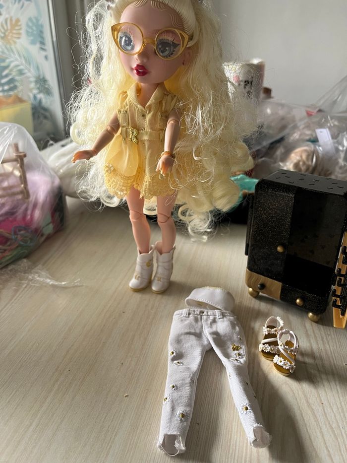 Poupée rainbow high