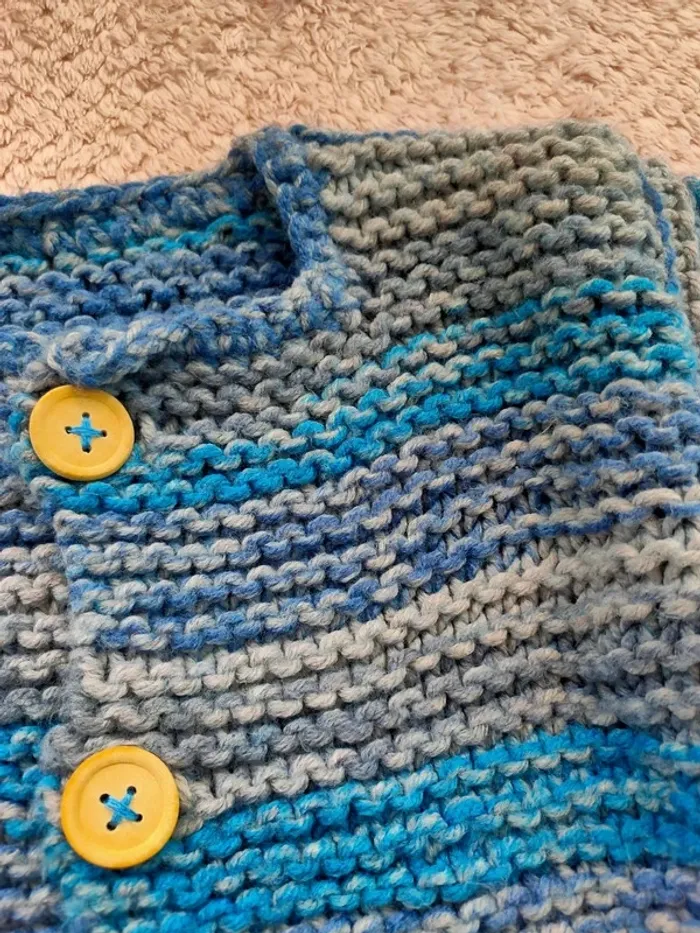 Gilet fait main 12-18 mois - photo numéro 2