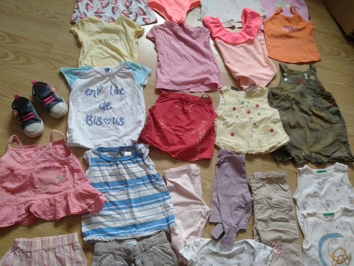 Lot de vêtements bébé filles. Taille 12 mois - photo numéro 3