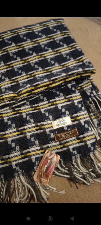 Écharpe foulard femme  contient la laine