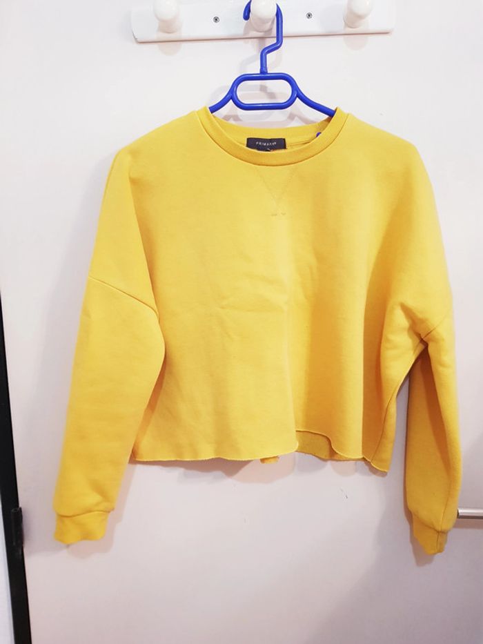 Sweat jaune crop top - photo numéro 3