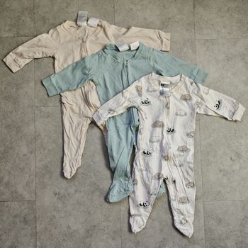 4-6  mois  (68 cm) - lot de 3 pyjamas mixtes zippés (H&M)