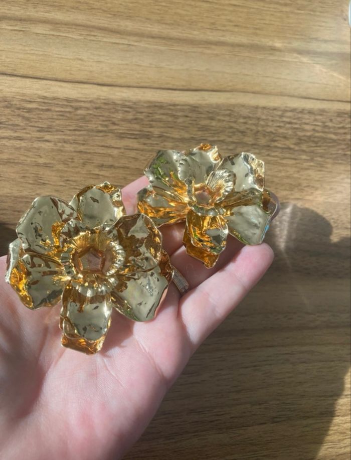 Boucles d’oreilles NEUVES pour femme en forme de fleurs 🌼. - photo numéro 5