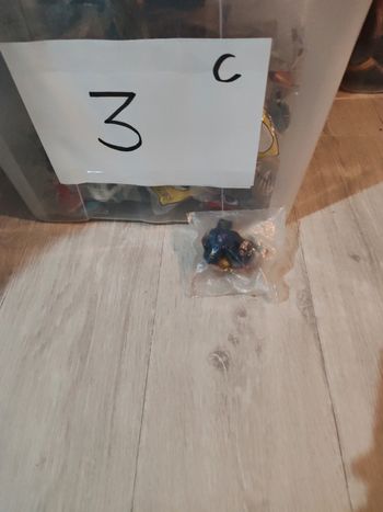 Figurine McDonald's avion grimace