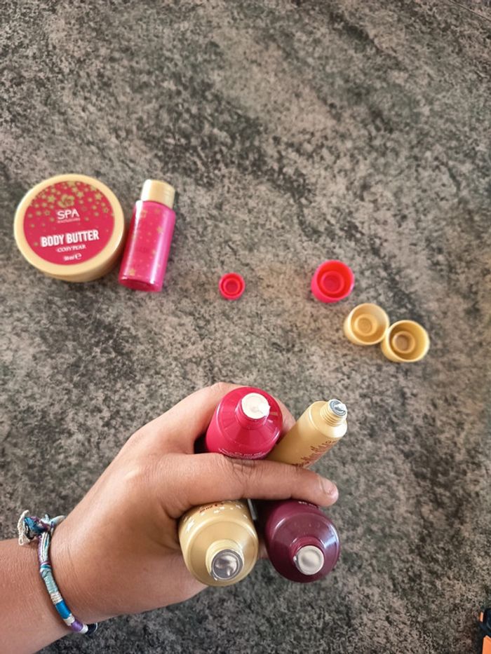 Lot de 6 crèmes/ lotions neuf - photo numéro 3