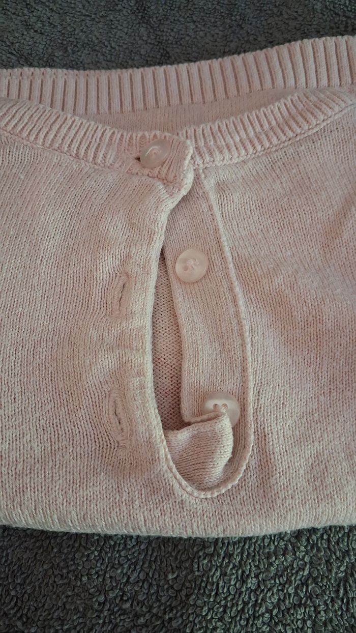 Lot pulls 12 mois - photo numéro 3