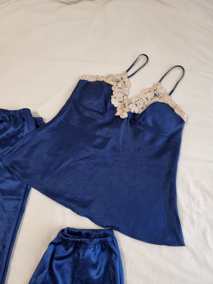 Ensemble de pyjama en satin - photo numéro 5
