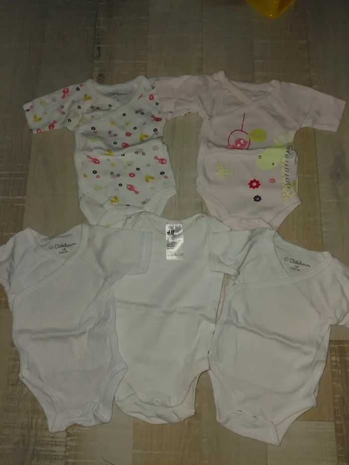 Lot de 5 bodies manches courtes 1 mois