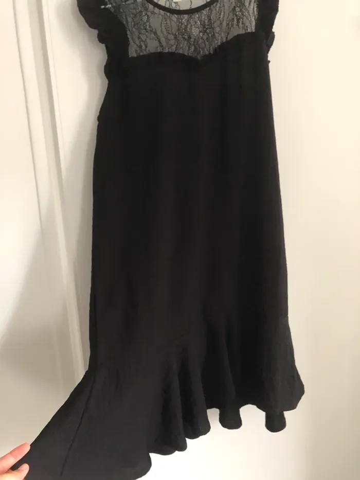 Petite robe noire fluide volants dentelle manches courtes taille s - photo numéro 6