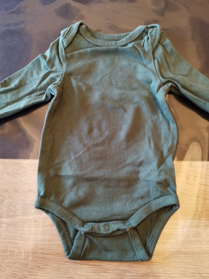 Lot de 11 bodies 1 mois - photo numéro 9