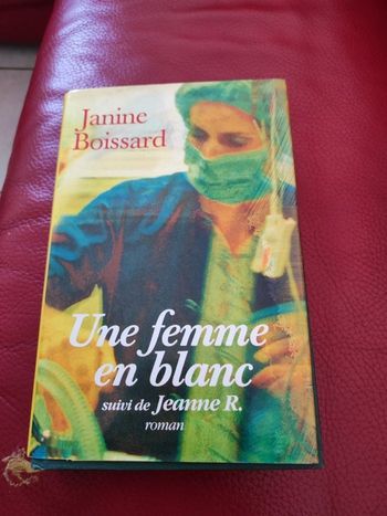 Une femme en blanc 
