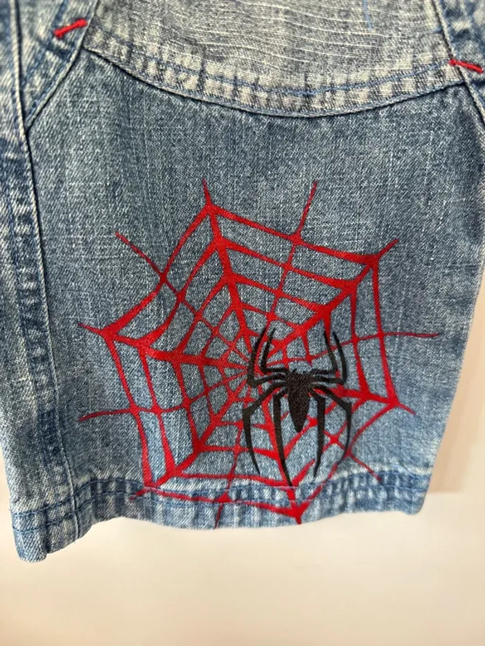 👖 jean - garçon - 4 ans - Spiderman- très bon état - photo numéro 2