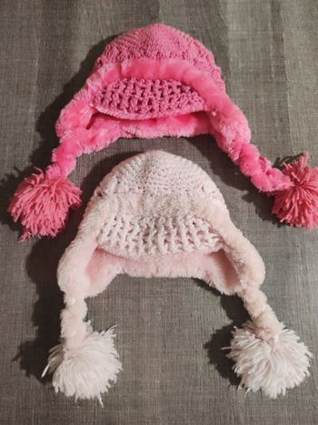 2 bonnets 12/24 mois neuf