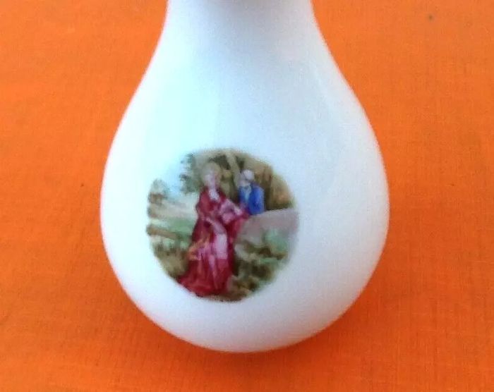 Petit vase balustre Porcelaine blanche / Décor scène galante Limoges France - photo numéro 6