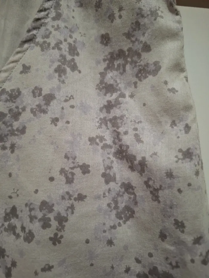 Jolie robe fleurie blanche et grise T.1 Très bon état - photo numéro 4