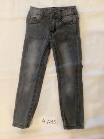 Jean gris 4 ans