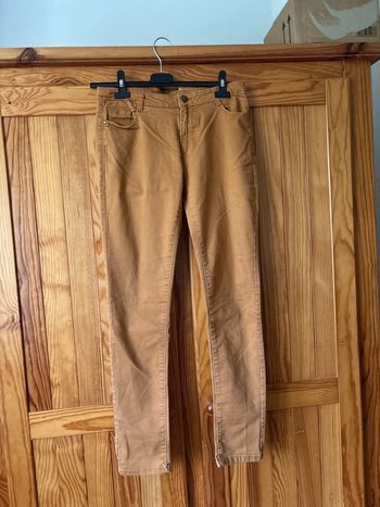 Jean femme 38 ligne à suivre