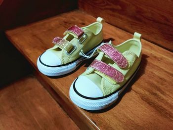 Converse basket chuck Taylor jaune et paillettes t24