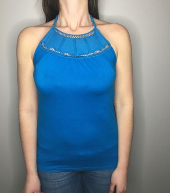 Dos nu bleu