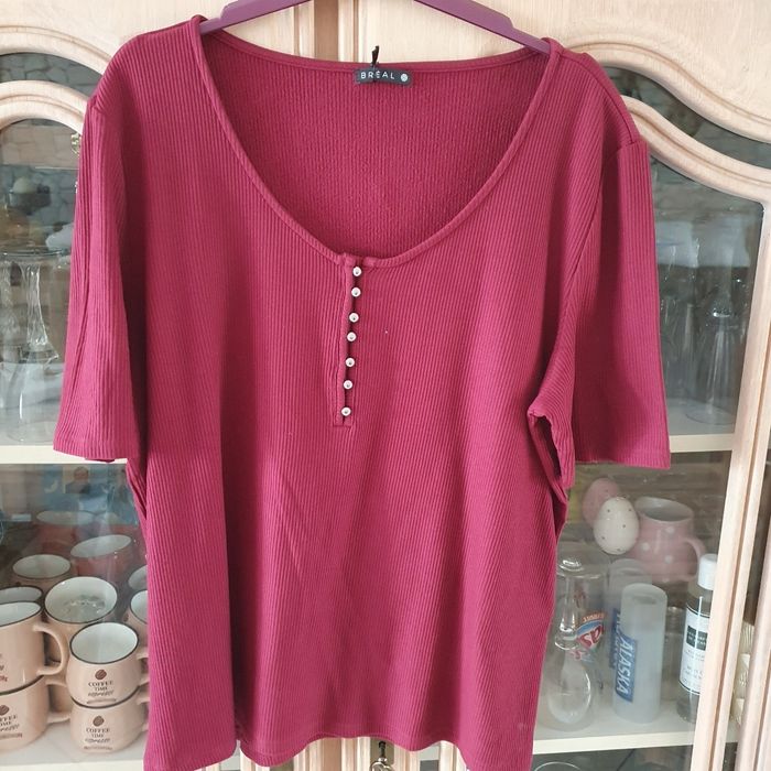 Très joli hait couleur bordeaux avec petits boutons taille XXL breal - photo numéro 4