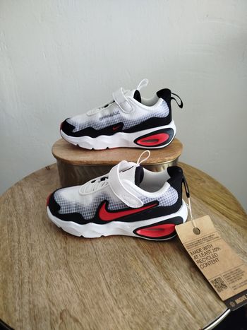 Baskets Nike T 27.5