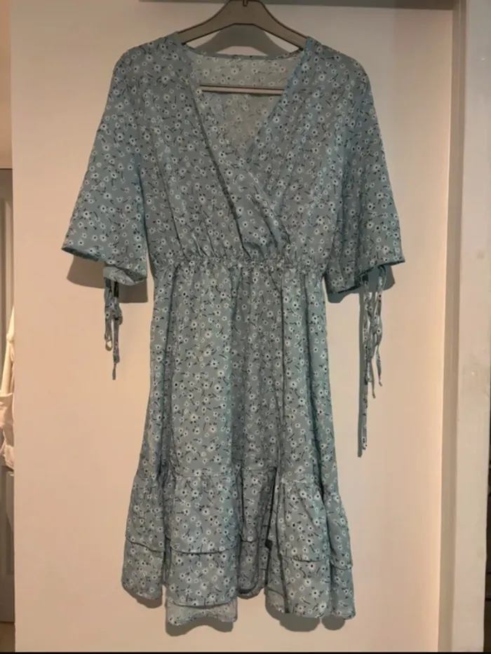 🩵Robe portefeuille bleue à fleurs Shein T38