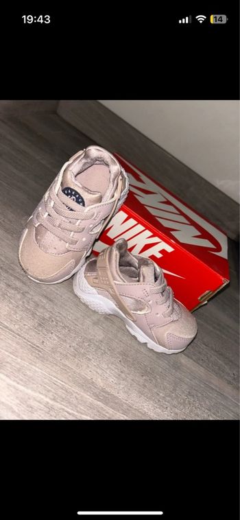 URH Nike rose Pale