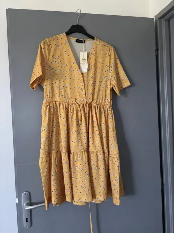 Robe jaune à fleur