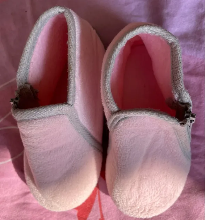 Chaussons fille taille 23 - photo numéro 2