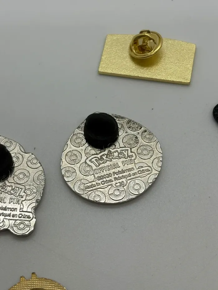 Lot de pins - photo numéro 13