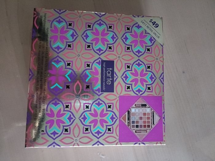DEUX SUPERBES PALETTES TARTE MAGNIIFIQUES DESIGNS ET COULEURS