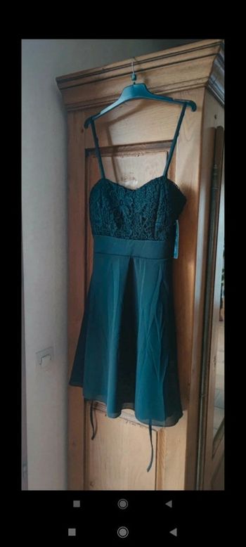 Jolie robe noire à bretelles t 36