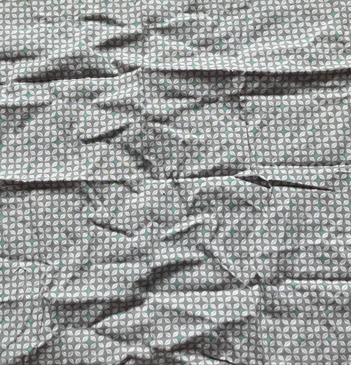 Chute de tissu imprimé géométrique