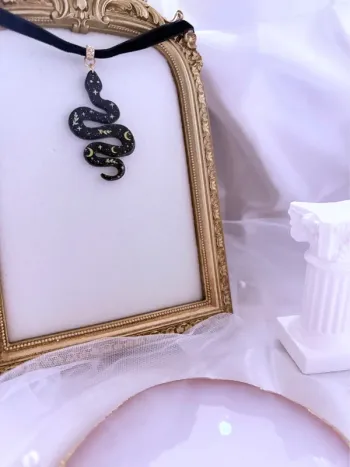 Collier ras de cou avec bijoux serpent Witch