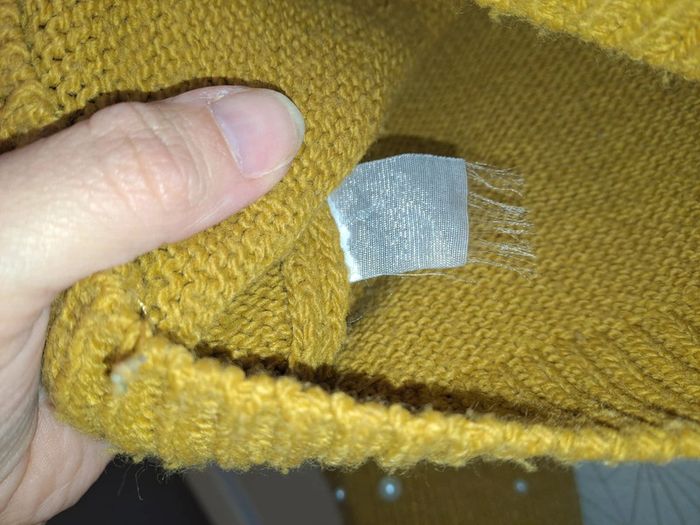 Joli pull femme moutarde M/L debouloché donc nickel avec perles tbe étiquette effacée - photo numéro 3