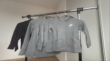 Pull Nike gris