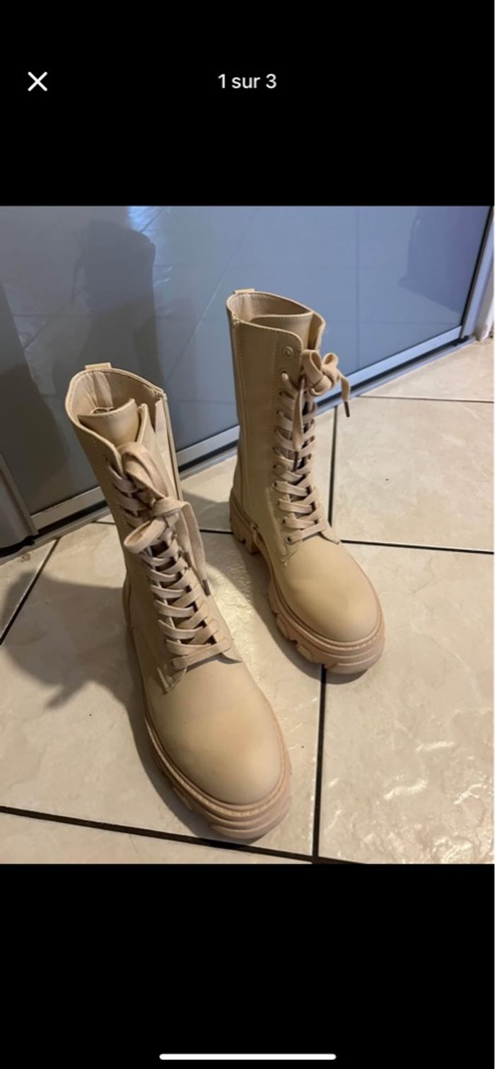 Vends bottines beige semelles crantée - photo numéro 2
