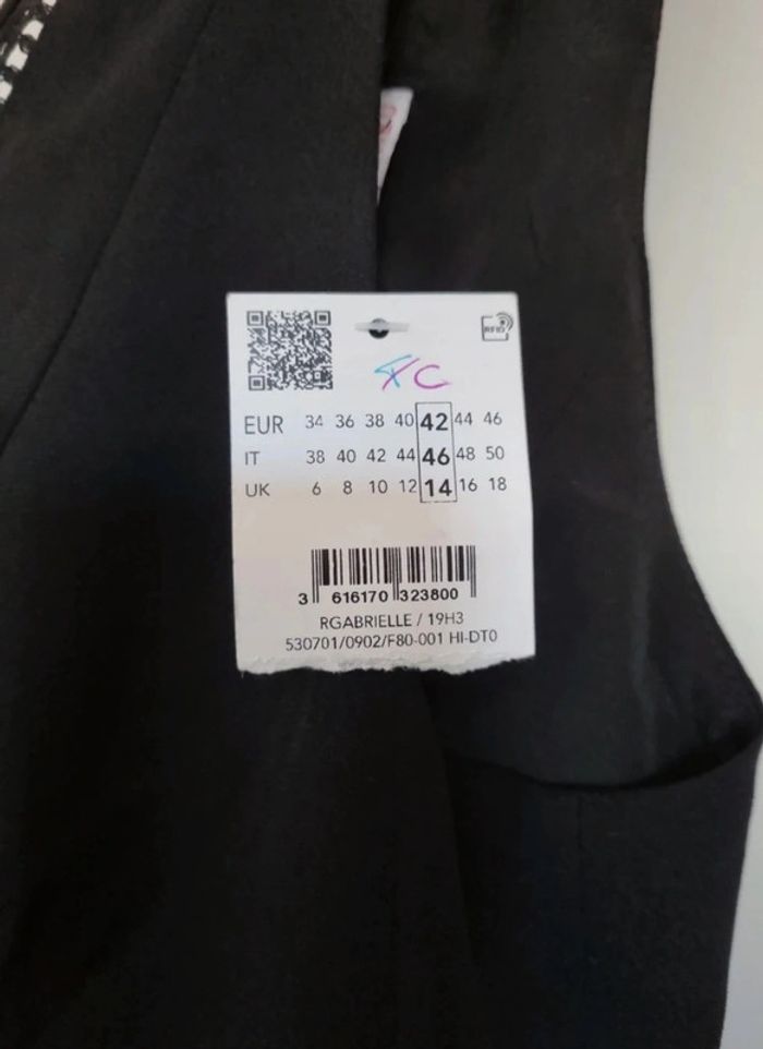 Robe noire trapèze, sans manches - photo numéro 10