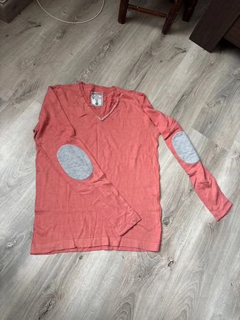 Pull gris et corail