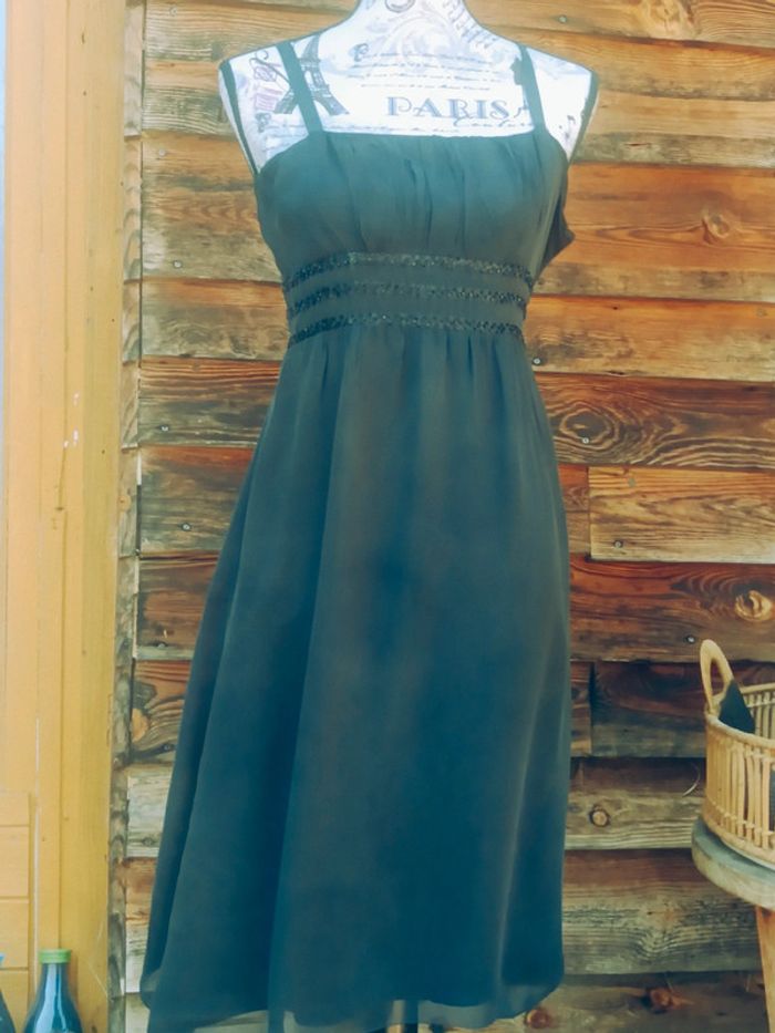 Robe à bretelles et perles en soie 123 excellent état