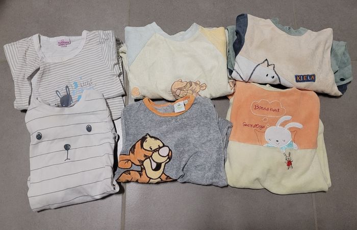 Lot 6 mois vêtements +pyjamas
