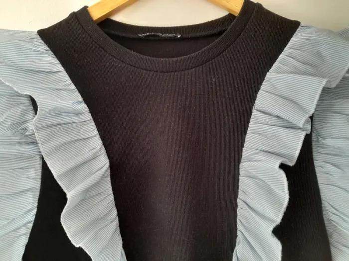 Pull noir Zara volant tissu en déco devant - photo numéro 2