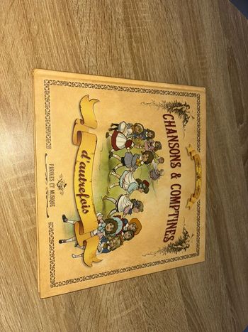Magnifique livre les chansons et comptines d’autrefois en excellent état